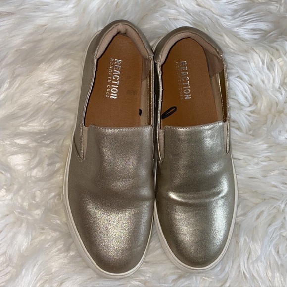 reaction kenneth cole women’s gold slip ons - Picture 2 of 6
